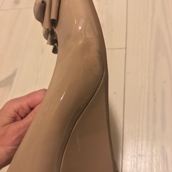 Tory Burch Peep-Toe Vinyl Nude Wedges - Size 8 - Picture 5 of 6